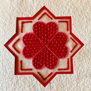 Kit de broderie coeur rouge présenté en carte