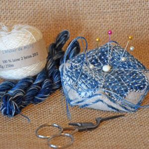Kit biscornu bleu Point de Bayeux Fil de Mathilde