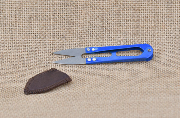 Coupe-fils bleu et son étui