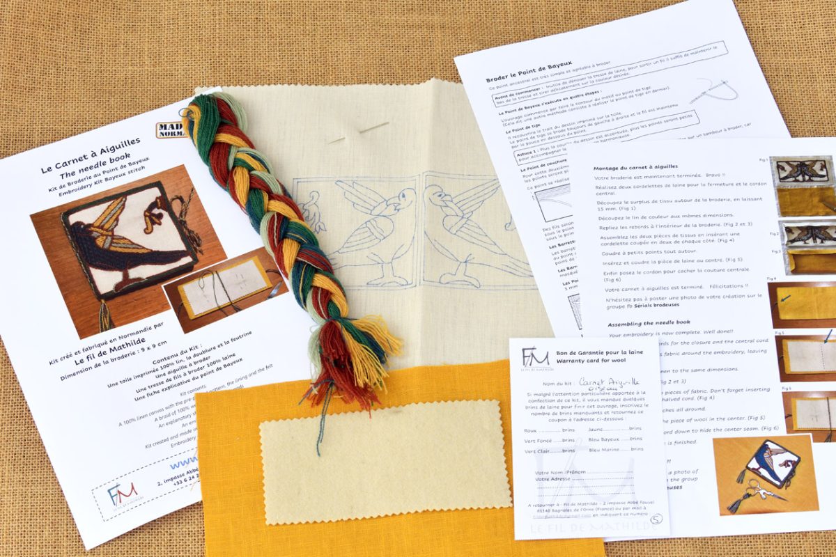 Kit à broder Carnet aiguilles oiseau contenu