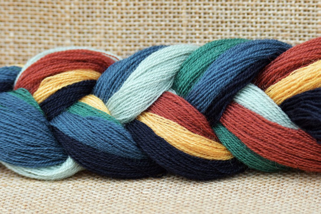 Tresse laine à broder 6 couleurs tapisserie de Bayeux détail