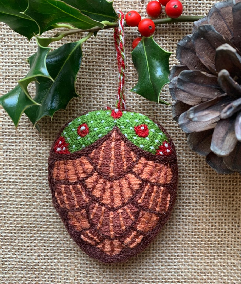 Kit de broderie Pomme de pin Point de Bayeux